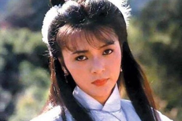 陈玉莲版小龙女出场 夜空中一袭白衣女子飘逸出场拯救小杨过