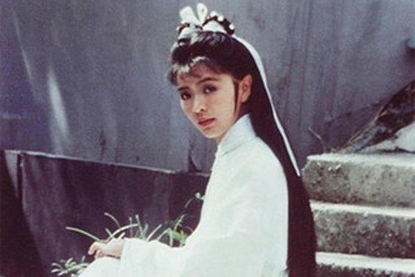 陈玉莲版小龙女出场 夜空中一袭白衣女子飘逸出场拯救小杨过