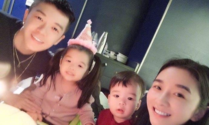 王栎鑫全家共用一张脸