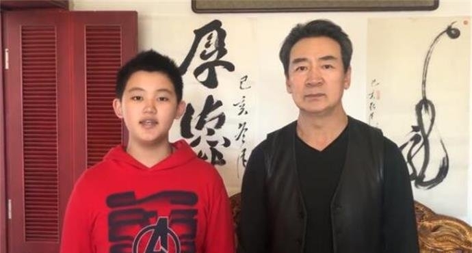 寇振海与儿子同框