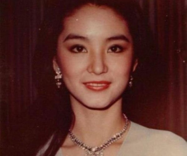 林青霞年轻时最美图片大全 这样的颜值没有几个人能比