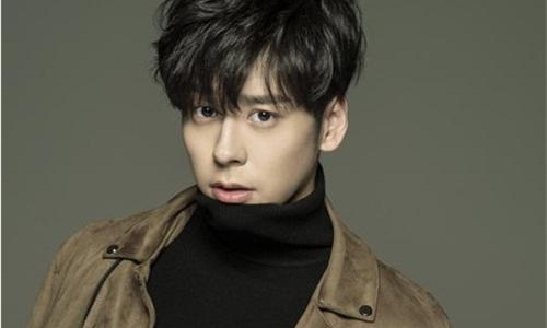 魏哲鸣英年早婚