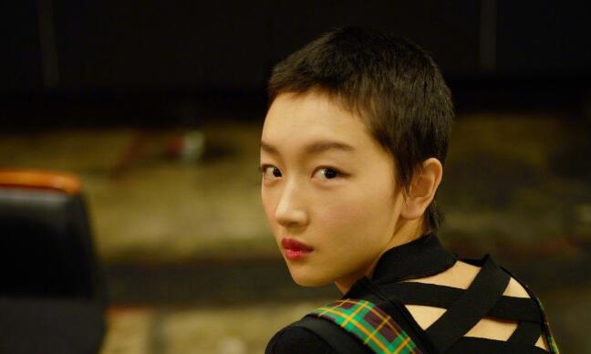 周冬雨寸头什么梗 周冬雨电影《少年的你》与易烊千玺惊艳亮相