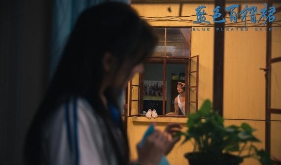 《蓝色百褶裙》明日上映发终极预告 毛不易填词片尾曲曝光