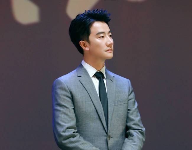 黄轩《只有芸知道》首映遇粉丝硬核应援：我有影院，你想要多少排片？