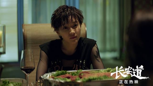 焦俊艳60秒死心演技引爆哭 网友为《长安道》票房鸣不平