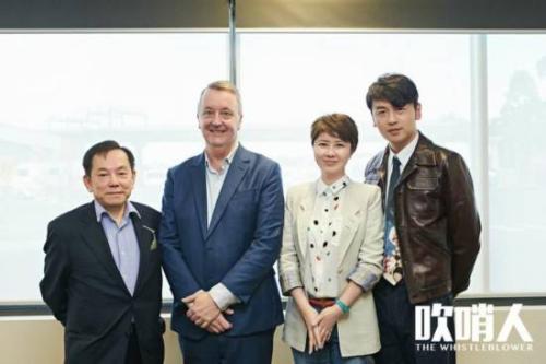 《吹哨人》杭州首映薛晓路汤唯玩坏雷佳音 观众打call