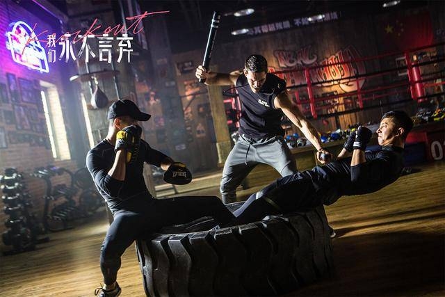 院线电影《我们永不言弃》今日线上点映 韩庚转型之作高燃催泪