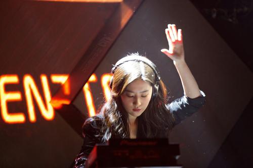 刘亦菲打碟是那个电影 夜孔雀与三个男人之间纠缠