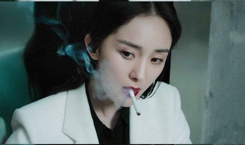 杨幂抽烟镜头