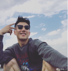 热播剧《结爱》中,修鹇竟然每件衣服上都有鸟?