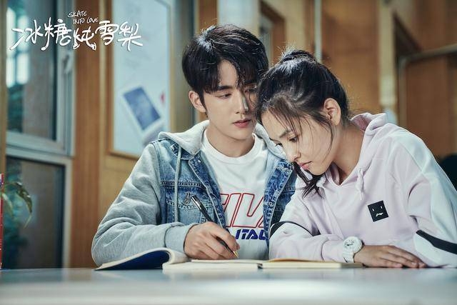 《冰糖炖雪梨》曝光《雪花落下》MV 吴倩张新成甜蜜相恋携手成长