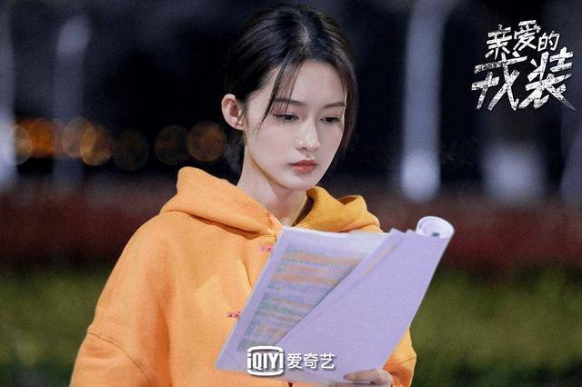 《亲爱的戎装》杀青曝特辑 黄景瑜李沁守护“军装绿”