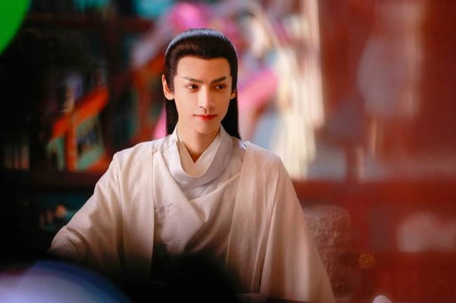 《月上重火》首播反响热烈罗云熙潇洒公子令人心动
