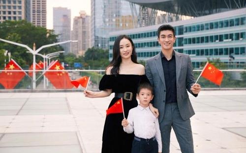 　杜江和霍思燕是因为一开始带着嗯哼参加爸爸回来