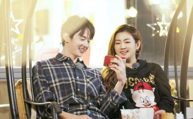 张轩睿首谈Selina默认单身姐弟恋破碎? 无尾熊cp的综艺套路再次上演