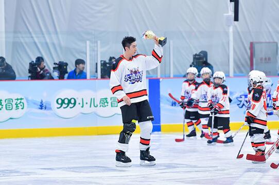 《大冰小将》香港之行欢乐多 易烊千玺雷佳音爆笑学粤语