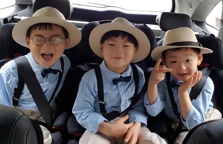 宋家三胞胎上小学姨母粉开心 表情包兄弟惹宋一国担心打群架