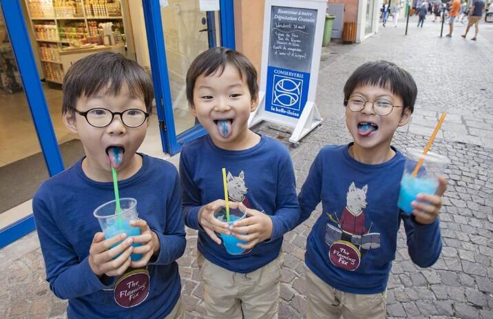 宋家三胞胎上小学姨母粉开心 表情包兄弟惹宋一国担心打群架