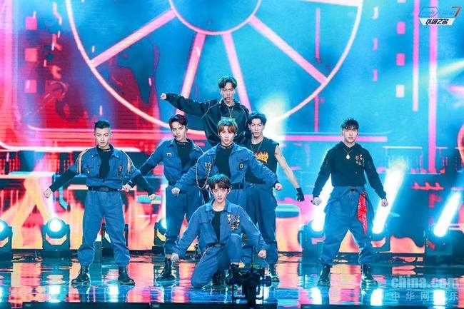 高晓松空降《以团之名》二次公演  赵品霖变身“哭包”