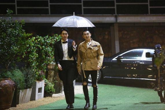 宝藏男孩王彦霖《奔跑吧》首秀 硬核新疆舞火速霸榜