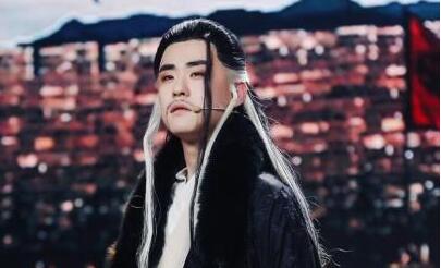 张云雷版杨过撞脸陈赫搞笑又帅气 《欢乐喜剧人5》嗨爆神雕名场面