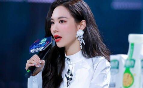 《以团之名》第三次公演抢夺战 周艺轩被赞老天赏饭