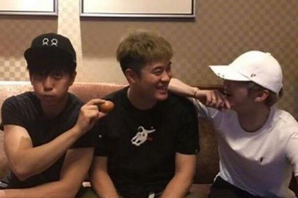 鹿晗感谢黄子韬吴亦凡什么情况 克服恐飞症完成冒险欧洲游