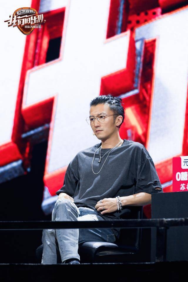 王俊凯“护犊子”现场发飙 谢霆锋遭遇“送命题”