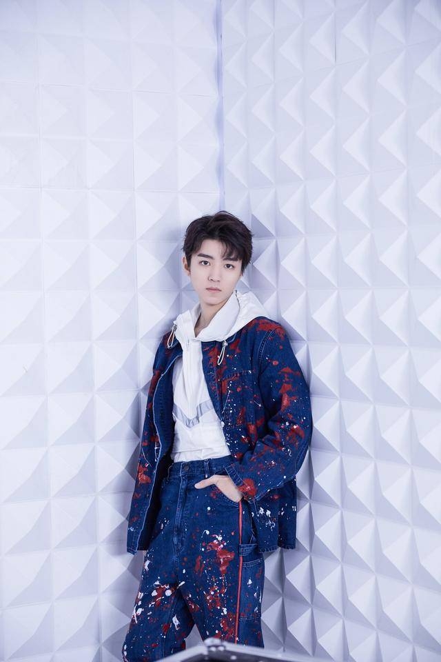 王俊凯原创rap词唱出态度 坚定路途少年无畏