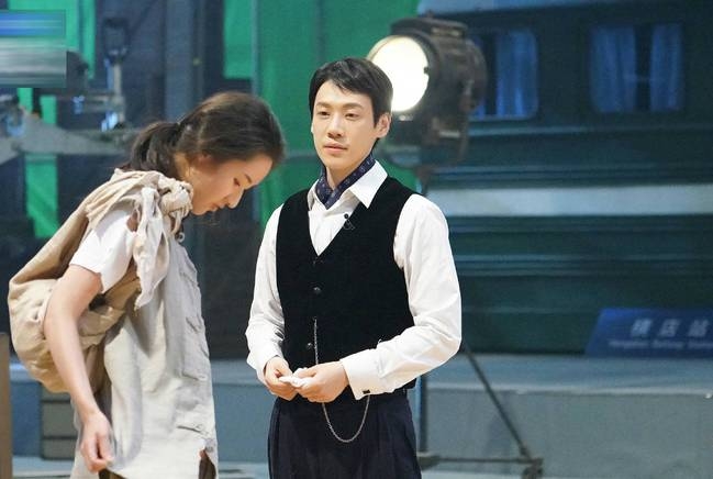 昌隆才华绽放《演技派》 整容式演技深入人心