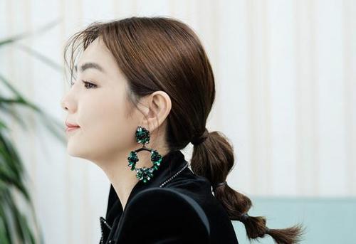 Ella回归《蒙面唱将猜猜猜》“神秘卧底”展现猜评实力