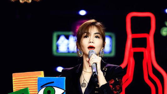 Ella回归《蒙面唱将猜猜猜》“神秘卧底”展现猜评实力