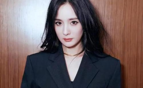 杨幂加盟脱口秀大会引起不少网友的热议