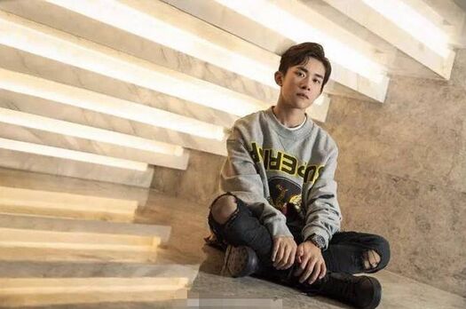 易烊千玺红不红 天猫为什么砸重金签他?