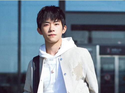 易烊千玺红不红 天猫为什么砸重金签他?