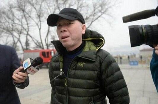 为什么叫冯小刚冯裤子  冯小刚这个外号由来有点逗