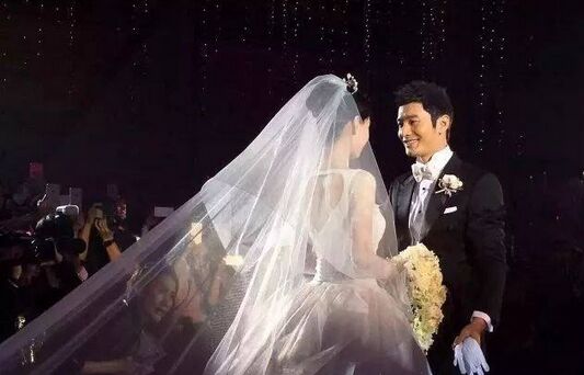 黄晓明出轨是真的吗  黄晓明杨颖婚后感情和睦生活幸福