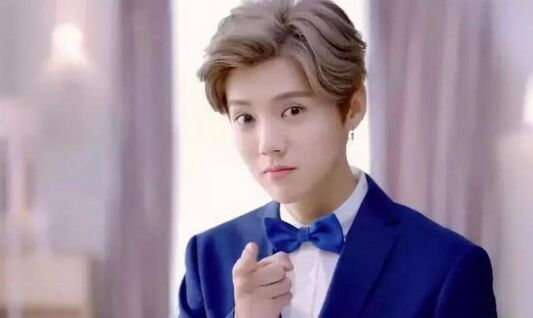 鹿晗关晓彤在一起是真的吗  两人恋情公布不久就被网友分手了