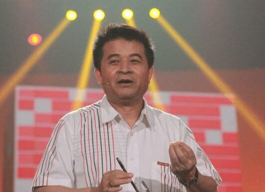 毕福剑现状揭秘  被封杀后开餐厅做老板好不自在