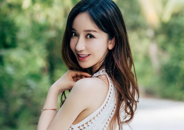 娄艺潇最近在干什么  出道多年却一直大红不起来