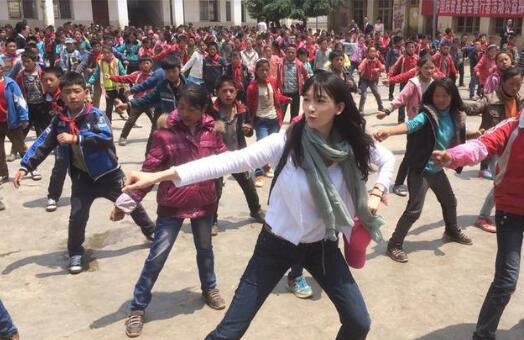 林志玲救助儿童捐款8位数近一半身家 人美心善却被人质疑卖人设