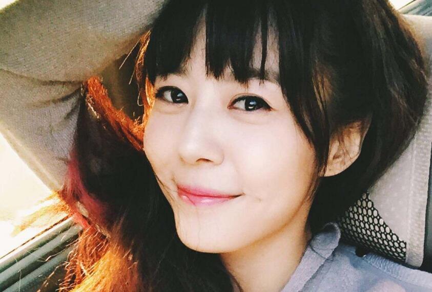 李金铭脸怎么了近照浮肿像大妈 美嘉整容失灵气老公神秘