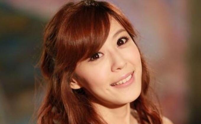 李金铭脸怎么了近照浮肿像大妈 美嘉整容失灵气老公神秘