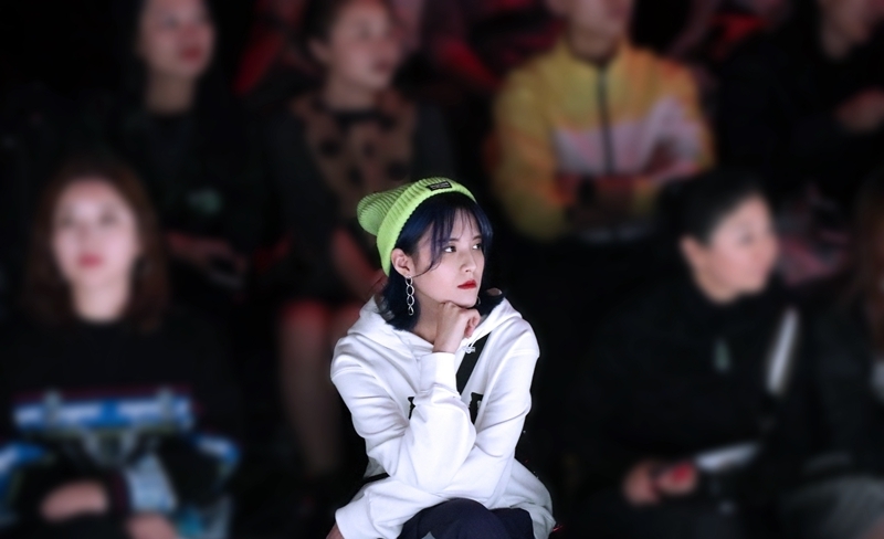 王木男上海时装周专注看秀现场图片1