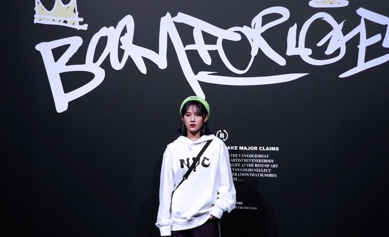 王木男上海时装周专注看秀现场图片2