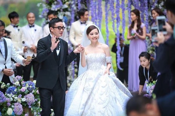 张靓颖乳环图维密 为冯轲牺牲这么多到头来还是一场空