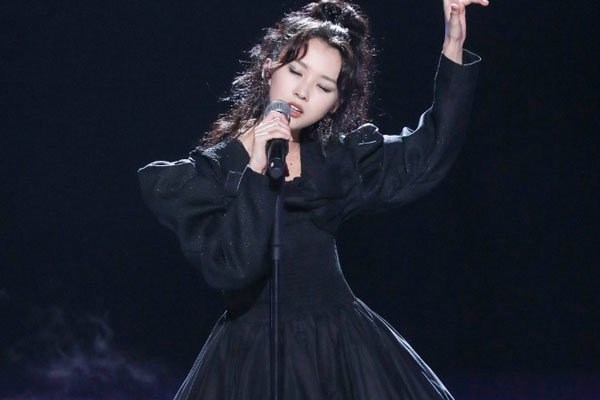 洪一诺中国好声音唱歌视频 腥风血雨的体质有助于她走得更远