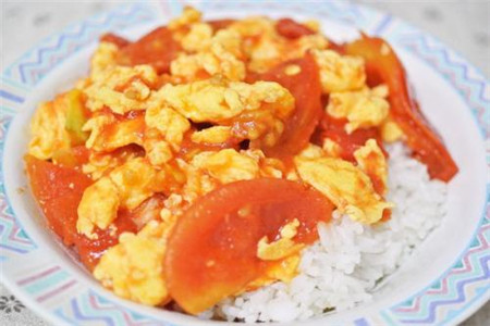 西红柿炒鸡蛋盖浇饭